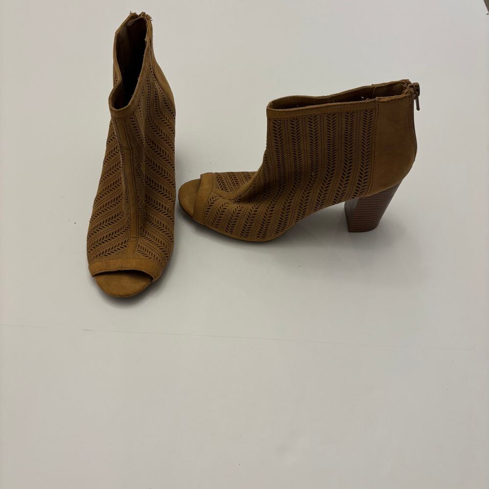 Apt 9 Rheba Womens 9M Tan Perforated Peep Toe Ankle Booties Block Heel